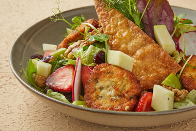 Keçi Peynirli Salata